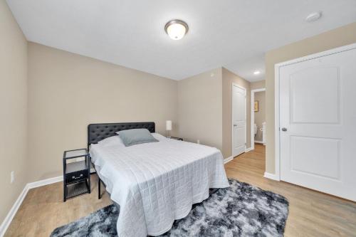 Stonecrest 620, 2bd Apt I Free Parking I Pool in New Albany, USA