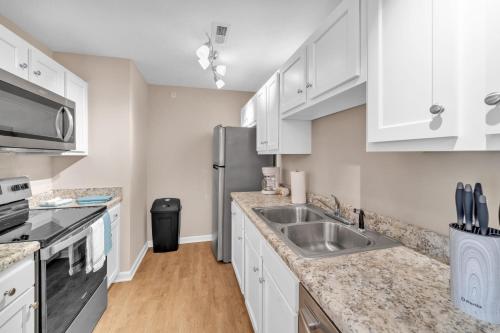 Stonecrest 620, 2Bd Apt I Free Parking I Pool in 新奧爾巴尼(IN)