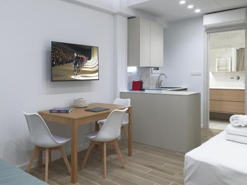 Chic and modern apartment in the center of Kolonaki - image 6