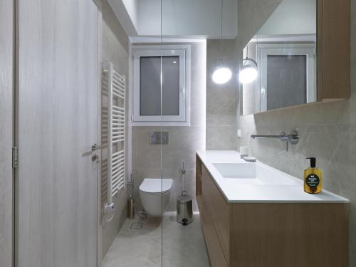 Chic and modern apartment in the center of Kolonaki - image 2