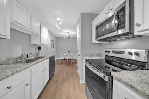 Stonecrest 910, 2bd Apt I Free Parking I Pool in นิวอัลบานี (IN)