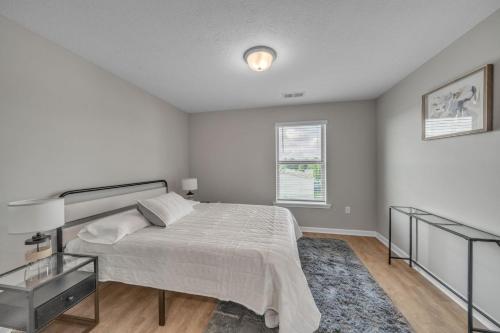 Stonecrest 716, 2Bd Apt I Free Parking I Pool in 新奧爾巴尼(IN)