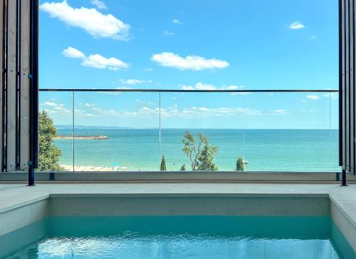 Double room, deluxe, sea view, swim-up