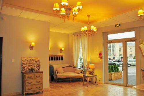 Előcsarnok, The Originals Boutique, Hôtel Les Poèmes de Chartres in Chartres