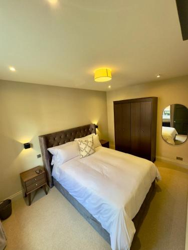 Macbeths Corner High end luxury apartment in centre with parking, Warwickshire