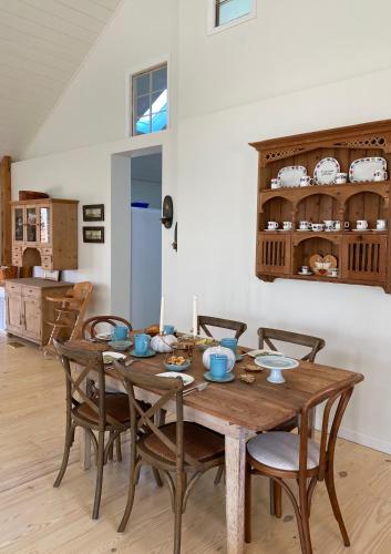 Paradise Meadows Farmhouse in Signal Mountain, USA