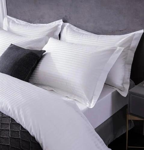  Lora apartment 1,free private parking, self check in in Como