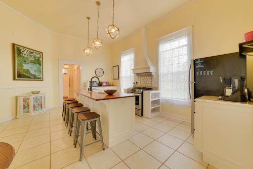 Cozy Thomasville Cottage - Walk to Downtown! in توماسفيل
