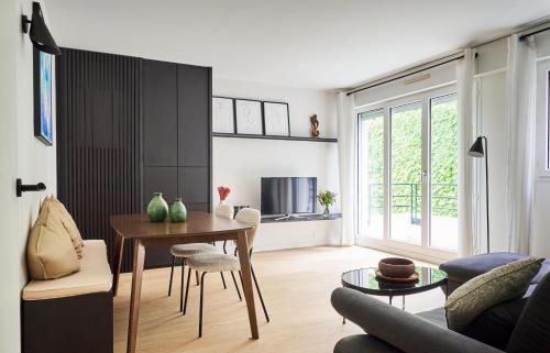 Beautiful central apartment near Eiffel Tower and Invalides, Paryż