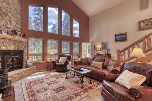 460 Hills Circle in Nutria, USA