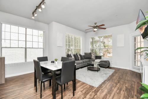 2 Bedroom Retreat Near Downtown - Med Ctr in Houston, USA