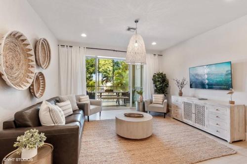 Mariners 210 Great Location with Marina Views