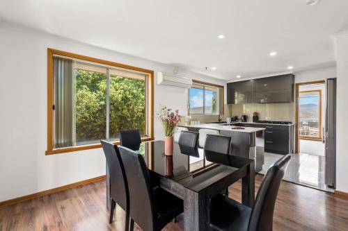 Spacious Family Home with Views – khách sạn tại Bắc Hobart