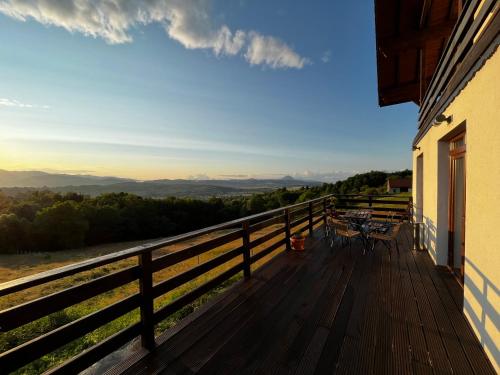 Alrededores, The White House Sohodol in Bran