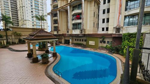 古晋 Kenyalang Riverine Emerald Condominium Homestay 4星级 民宿 泳池