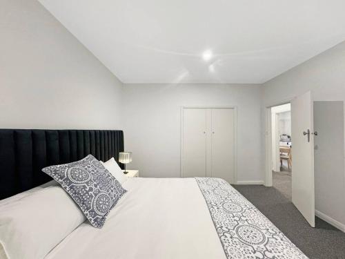 Luxurious Art Deco Abode Opposite Albert Park Lake