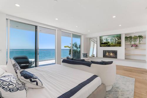 Oceanfront Malibu Haven in Malibu, USA