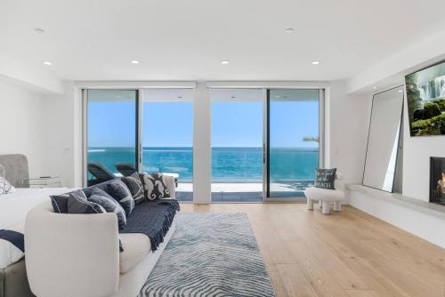 Oceanfront Malibu Haven in Malibu, USA