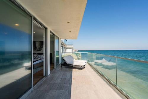 Oceanfront Malibu Haven in Malibu, USA