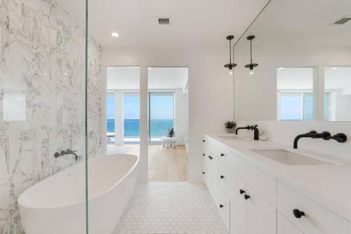 Oceanfront Malibu Haven in Malibu, USA