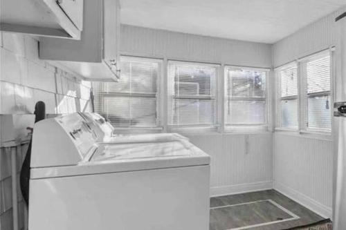 The Twin Bells!!! Rent Two Homes Side by Side in Kansas City, USA