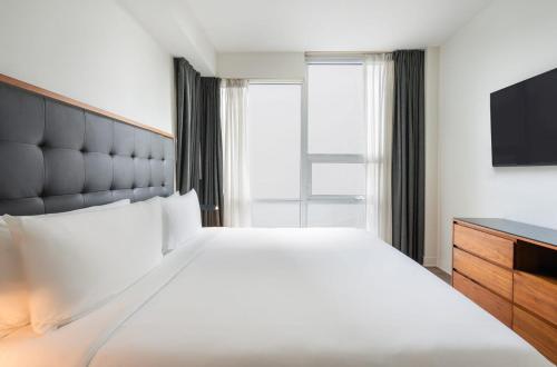Junior Two Bedroom Suite image 5