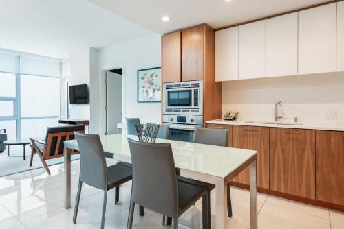 Junior Two Bedroom Suite image 4