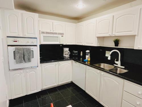 Miami Hollywood Great 2BD Condo 009-21mar thumb 3