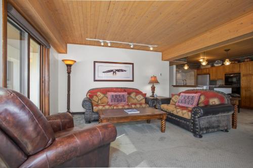 Hot Tub, Deck, Private Washer, Dryer, In Heart of Ski Area Base