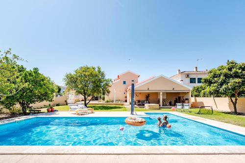 สนามเด็กเล่น, Villa Laranja-Limao in อะเซเตา