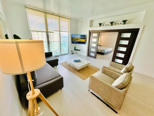 Miami Hollywood Incredible 2 Bedroom 2 Bathroom 005-22bmar in Hollywood, USA
