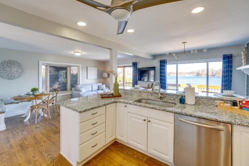 Spacious Lakefront Home in White Lake in Commerce Township (MI)