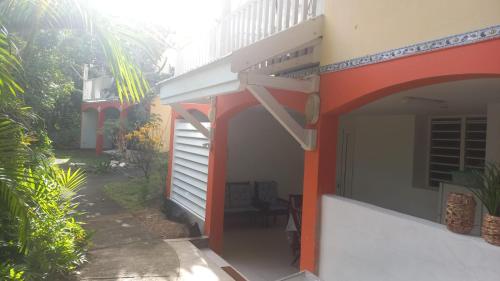 bungalow ti dauphin rdc in Berard