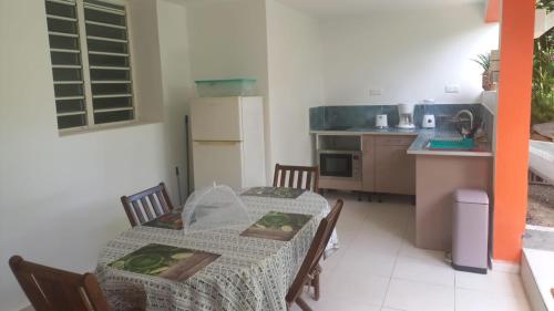 bungalow ti dauphin rdc in Berard