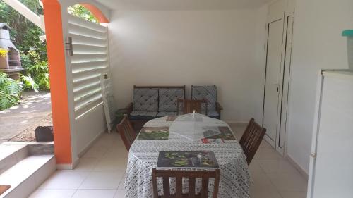 bungalow ti dauphin rdc in Berard