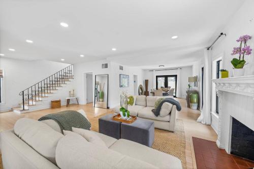 Tropical Paradise Wpool -3bd25 Close To Dwntwn in West Palm Beach, USA