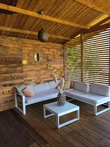 設施, Rustig gelegen chalet Solvo met terras aan het water in 赫爾