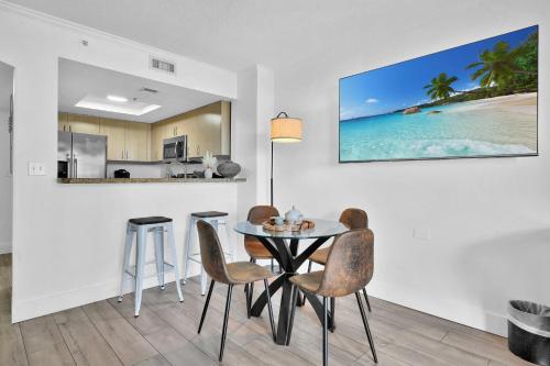 Serene Cozy Retreat with Balcony Free Parking in Miami, USA