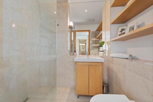 Escape riverfront 2 bedroom with balcony, Bratislava (fotografie 3)