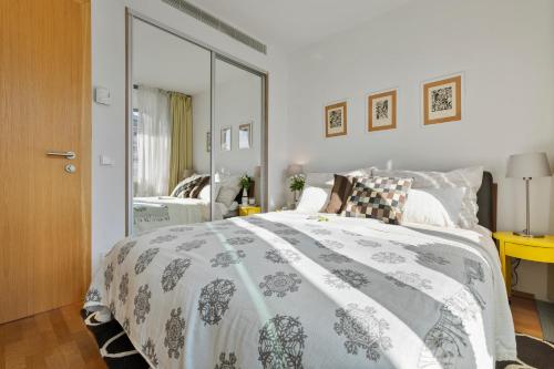 Escape riverfront 2 bedroom with balcony, Bratislava (fotografie 8)