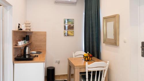 Guest House Time Out - main image