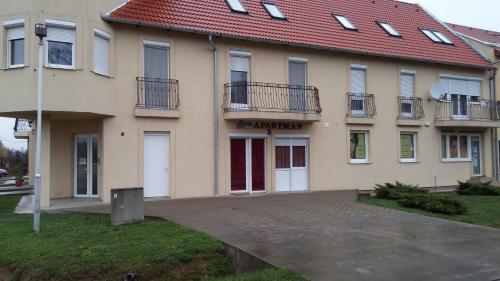 Éva Apartman - image 2