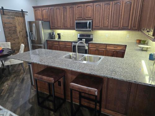 Exquisite Country Guest House with POOL, HOT TUB & HUGE GAZEBO in Seagoville, USA