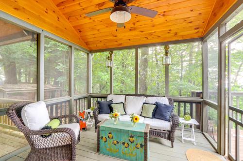 2 Decks and Fire Pit Mountain Cabin in Big Canoe! in Jasper, USA