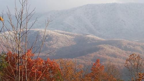 MountScape, Escape to the Mountains! Private hot tub, MTN views