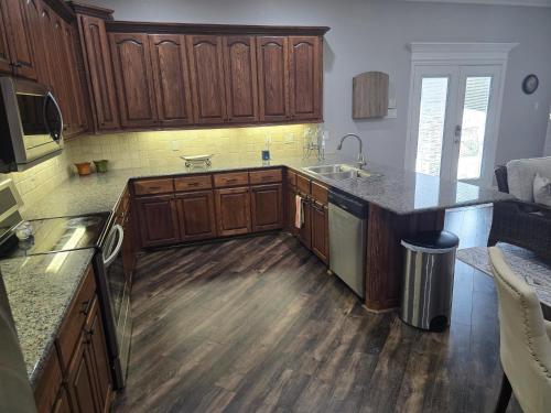 Exquisite Country Guest House with POOL, HOT TUB & HUGE GAZEBO in Seagoville, USA