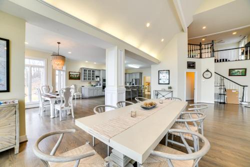 Spacious Lakefront Kentucky Home Rental! in Blue Spring (KY)