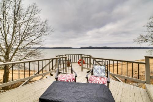 Spacious Lakefront Kentucky Home Rental! in Blue Spring (KY)