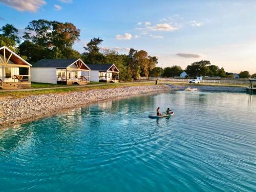 Amazing 2 BR Near Round Top - Sleeps 6 in Greenvine, USA