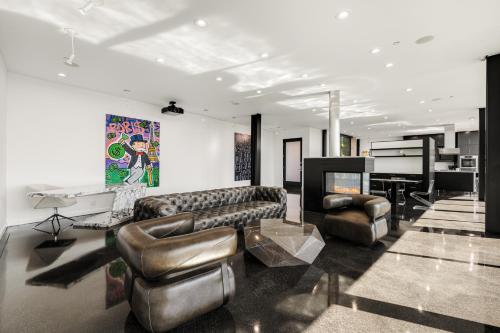 Architectural Masterpiece With Panoramic Views in Los Angeles, USA